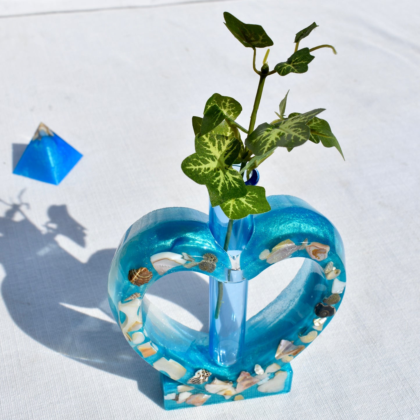 Heart Shaped Propagation Vase (2-piece set) • Hydroponic Plant Cutting Vase