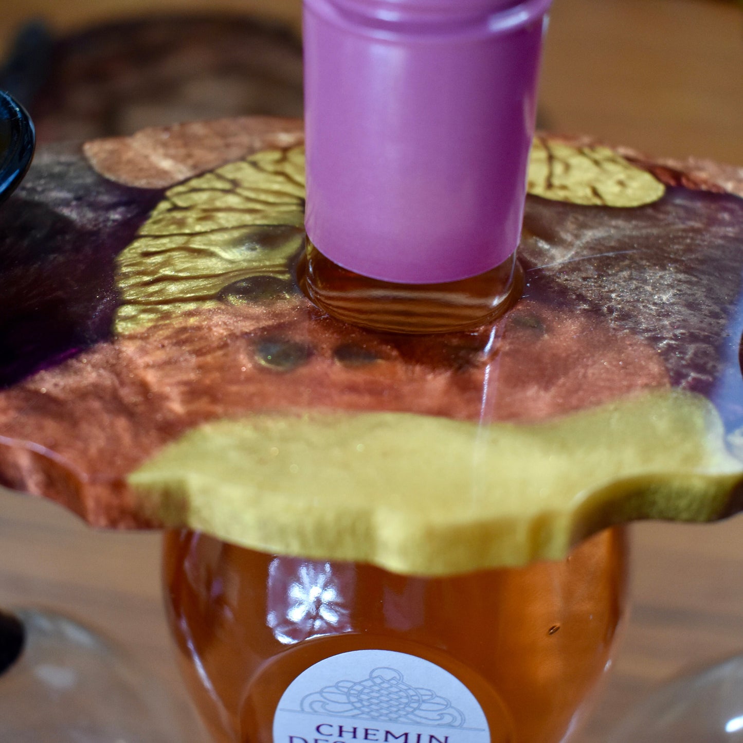 Tabletop Wine Butler with 2 Afro Coasters