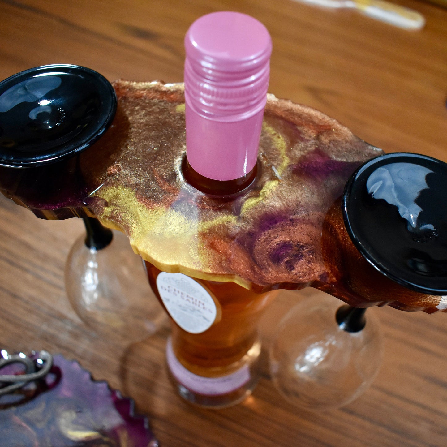 Tabletop Wine Butler with 2 Afro Coasters