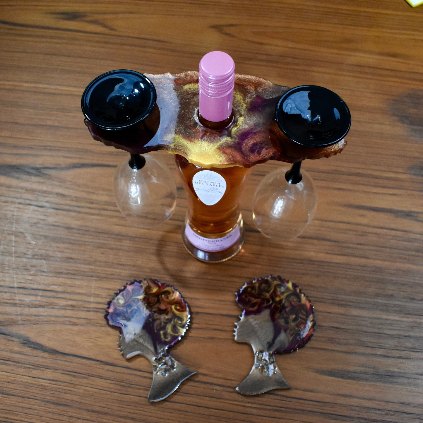 Tabletop Wine Butler with 2 Afro Coasters